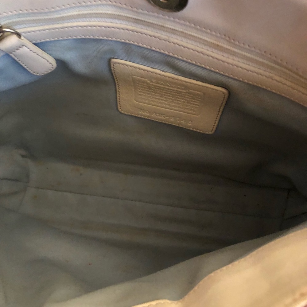 Coach Classic Shoulder Bag - Picture 4 of 6